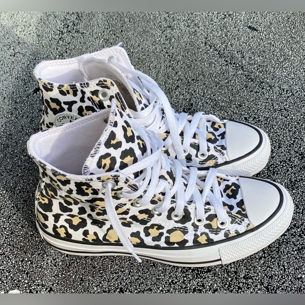 Converse Chuck Taylor Unisex Leopard Print High Top Sneakers- Women’s 6